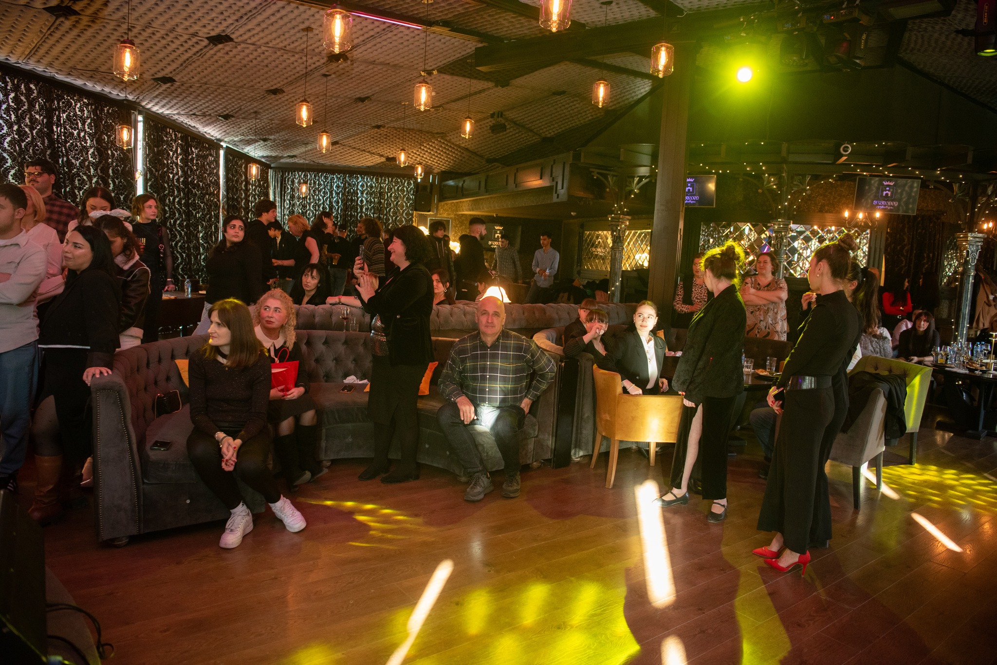 საშობაო კარნავალი რესტორან "თავადურში"