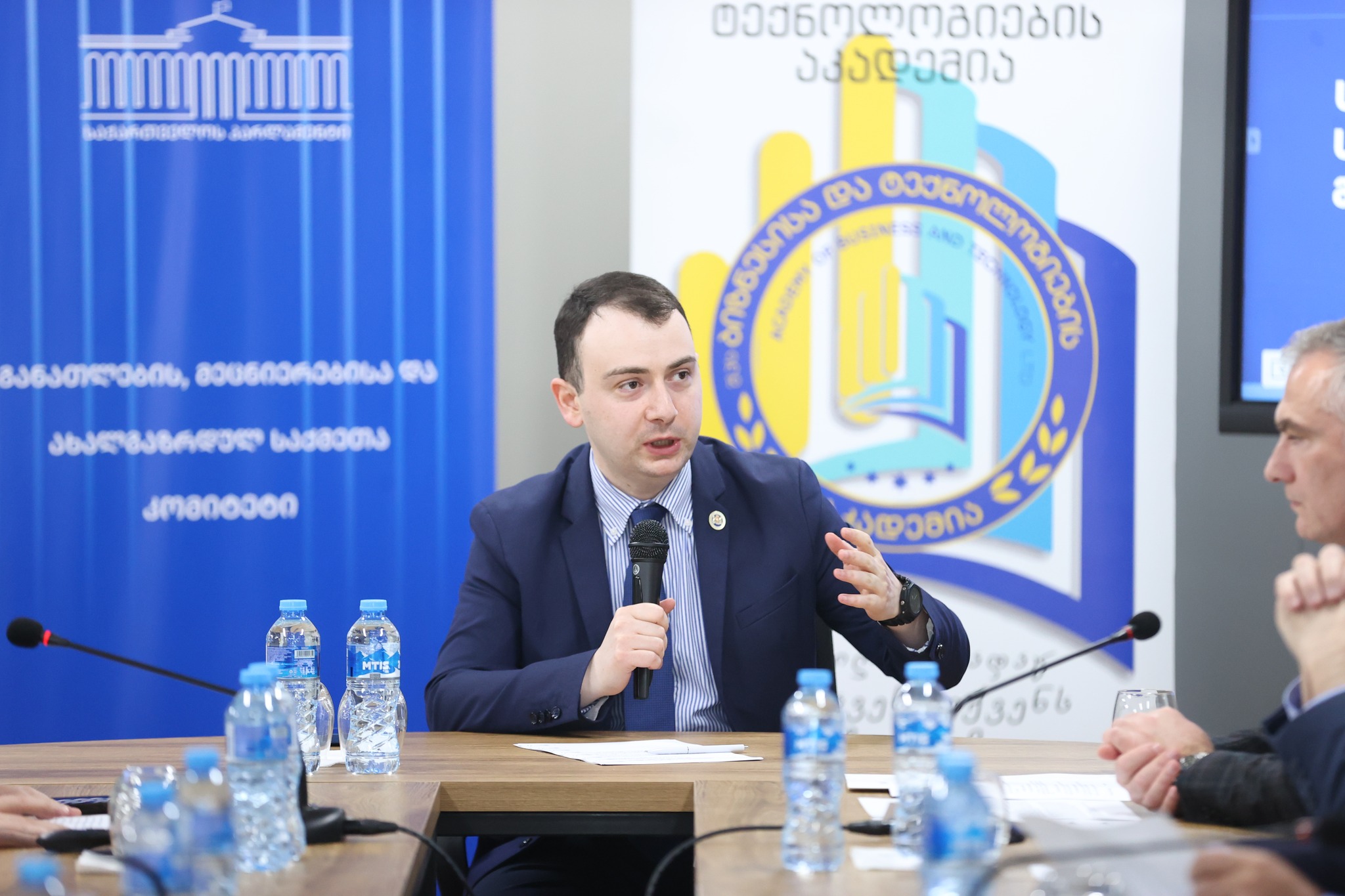 საქართველოს პარლამენტის განათლების, მეცნიერებისა და ახალგაზრდულ საქმეთა კომიტეტის წევრების  გასვლითი კომიტეტის სხდომა BTA- საჩხერის განყოფილებაში