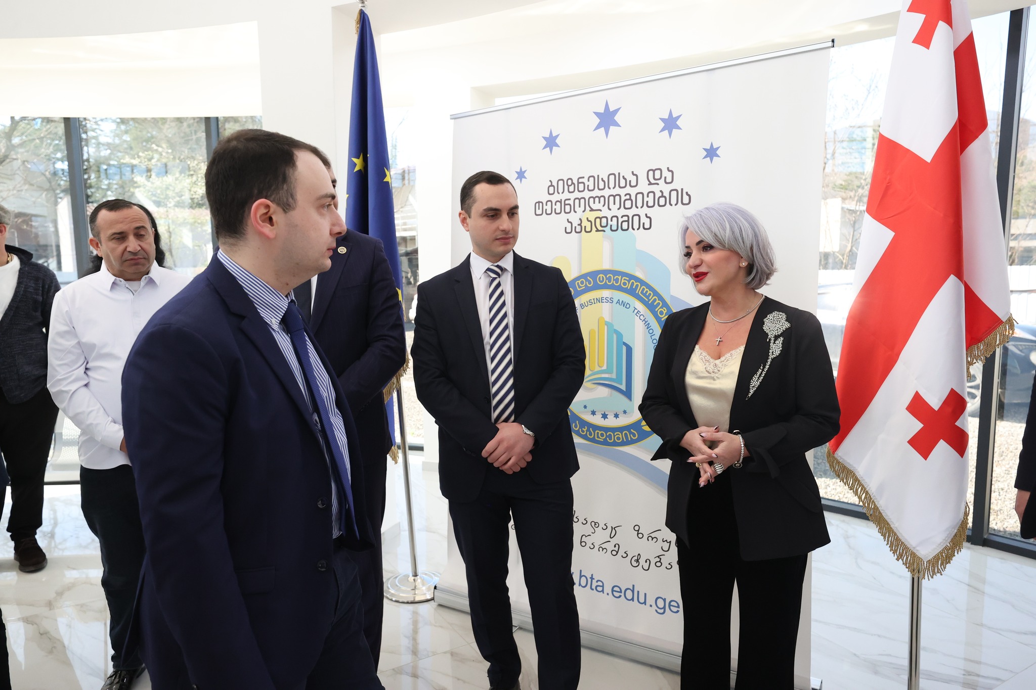 საქართველოს პარლამენტის განათლების, მეცნიერებისა და ახალგაზრდულ საქმეთა კომიტეტის წევრების  გასვლითი კომიტეტის სხდომა BTA- საჩხერის განყოფილებაში