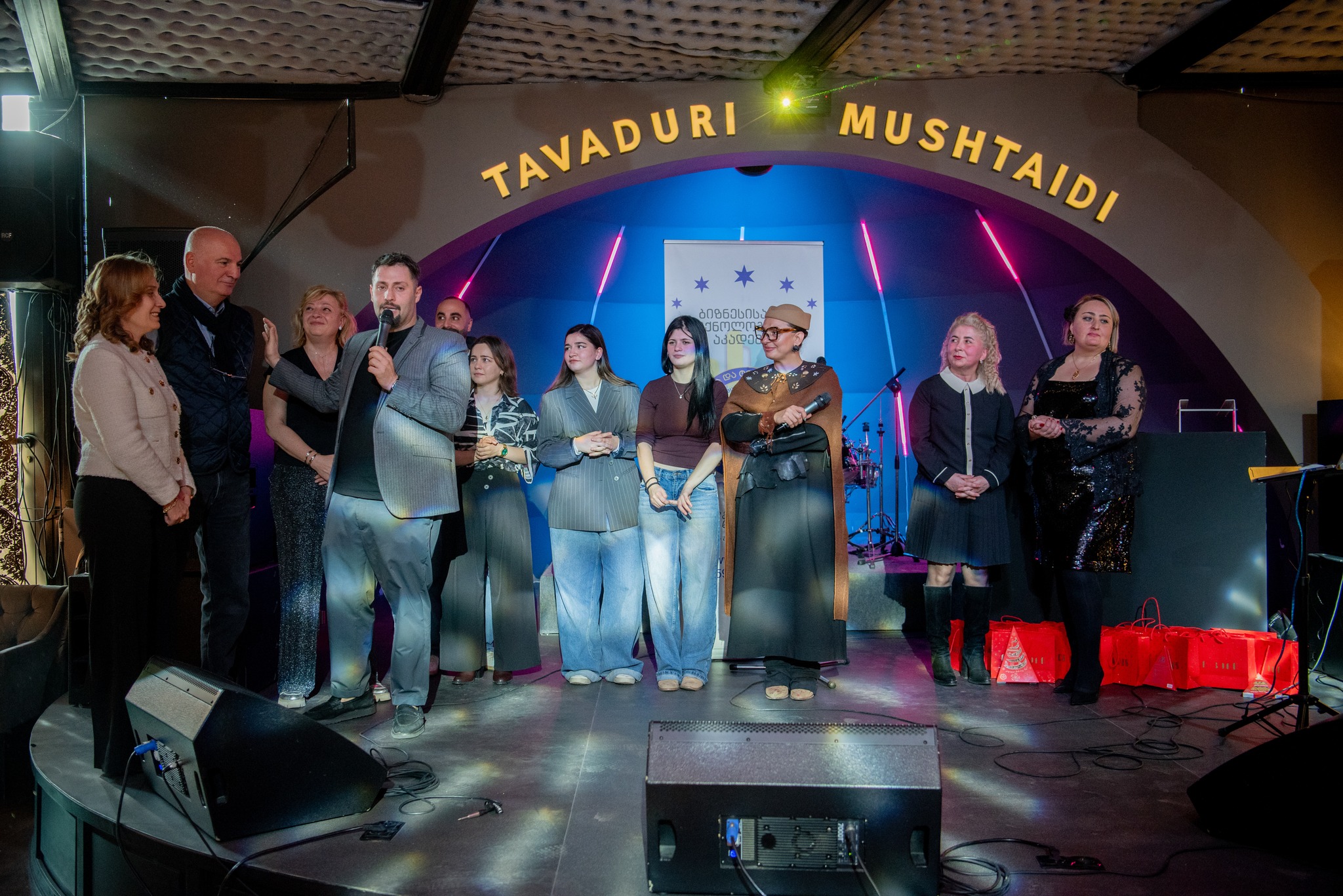 საშობაო კარნავალი რესტორან "თავადურში"