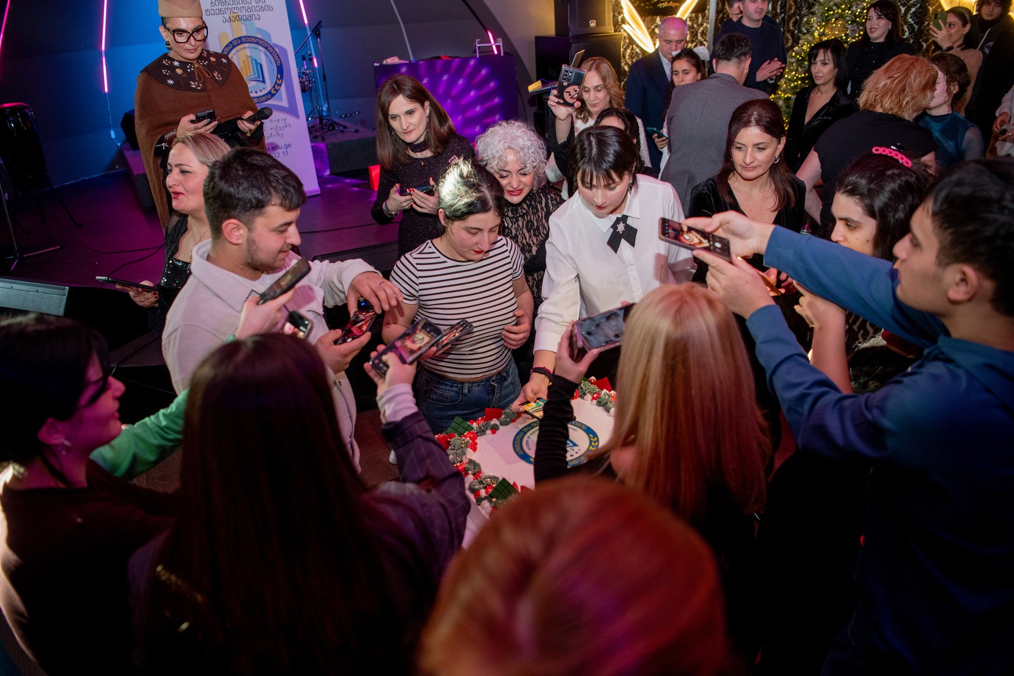 საშობაო კარნავალი რესტორან "თავადურში"