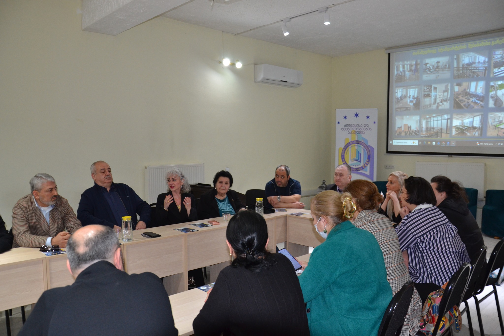 აკადემიამ ნაძალადევის მაჟორიტარ დეპუტატსა და სამოქალაქო საბჭოს წევრებს უმასპინძლა