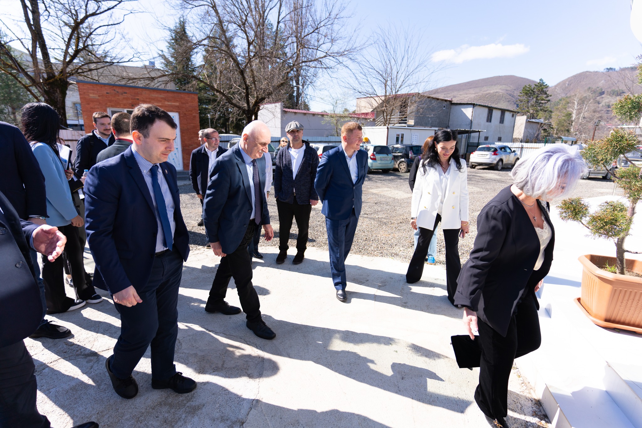 საქართველოს პარლამენტის განათლების, მეცნიერებისა და ახალგაზრდულ საქმეთა კომიტეტის წევრების  გასვლითი კომიტეტის სხდომა BTA- საჩხერის განყოფილებაში